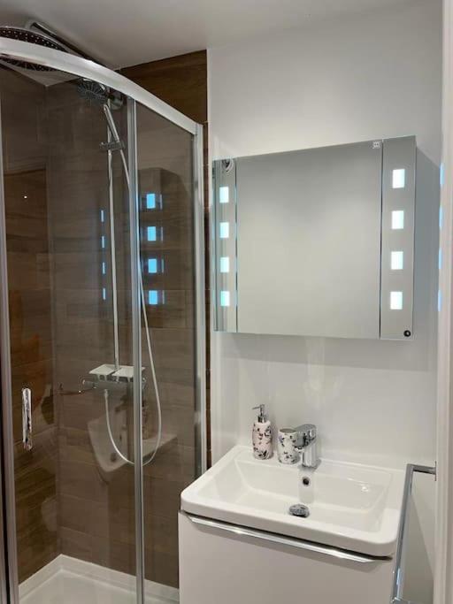 דירות מילטון קינס Cosy Detached Annexe With Free Off Street Parking מראה חיצוני תמונה