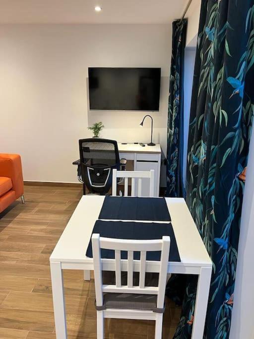 דירות מילטון קינס Cosy Detached Annexe With Free Off Street Parking מראה חיצוני תמונה